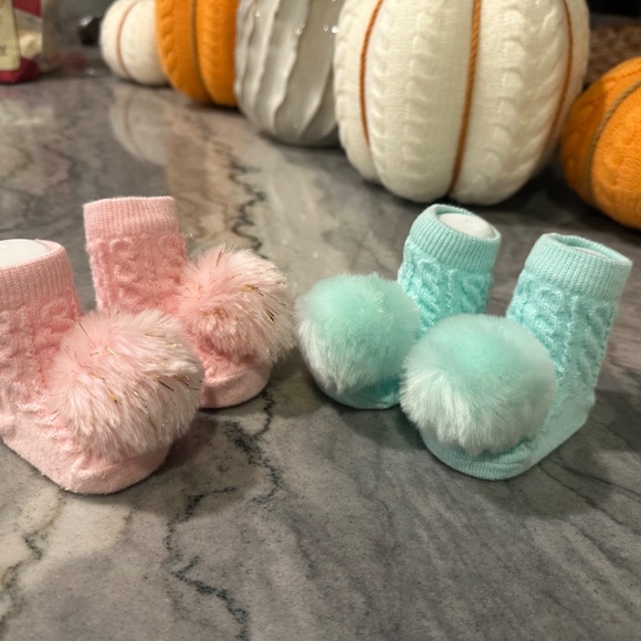 Pom Pom Rattle Socks (0-12 months) - Picture 3 of 8